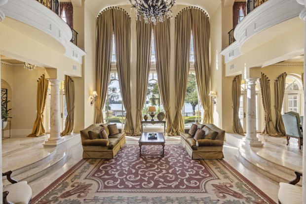 The sunken living room, which opens out to a large terrace, hosted several fundraisers over the years for Opera Orlando. (Photo by Michael Pelzer / Uneek Luxury)