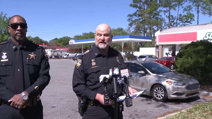 Man who pointed gun at officers while walking toward them outside gas station fatally shot by officer with rifle: JSO