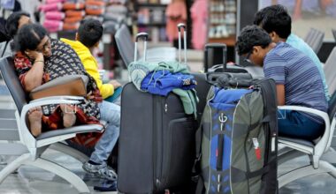 Bad weather disrupts hundreds of flights, keeps South Florida airports filled with exhausted travelers – Macomb Daily