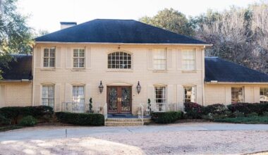 Bobby Bowden’s home, memorabilia sold at auction – 95.3 and 101.1 FM The Eagle