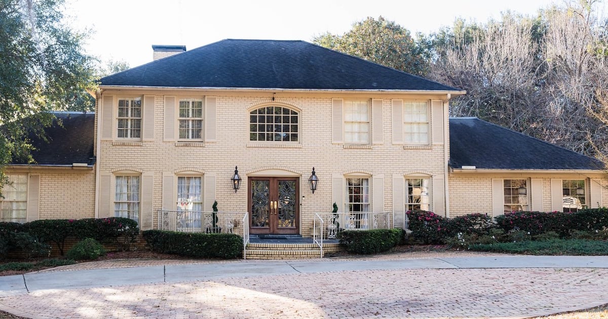 Bobby Bowden’s home, memorabilia sold at auction – 95.3 and 101.1 FM The Eagle