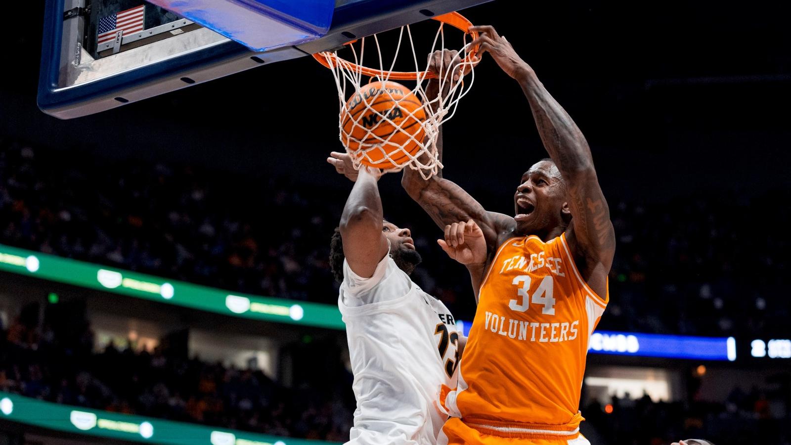 KNOXVILLE, TN - February 18, 2026 - Forward Nate Ament #10 and Guard Ja’Kobi Gillespie #0 of the Tennessee Volunteers during the game between the Oklahoma Sooners and the Tennessee Volunteers at Food City Center in Knoxville, TN. Photo By Andrew Ferguson/Tennessee Athletics