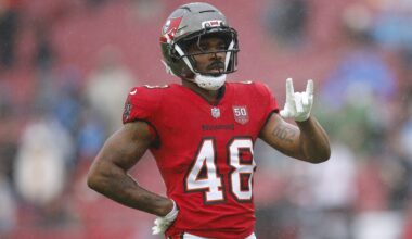 Bucs Lose 3-Time NFL All-Pro J.T. Gray to Eagles in Free Agency