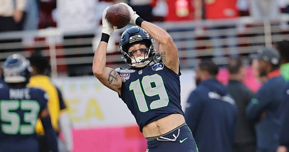 Bobo signs offer sheet with Jags, forces Seahawks decision