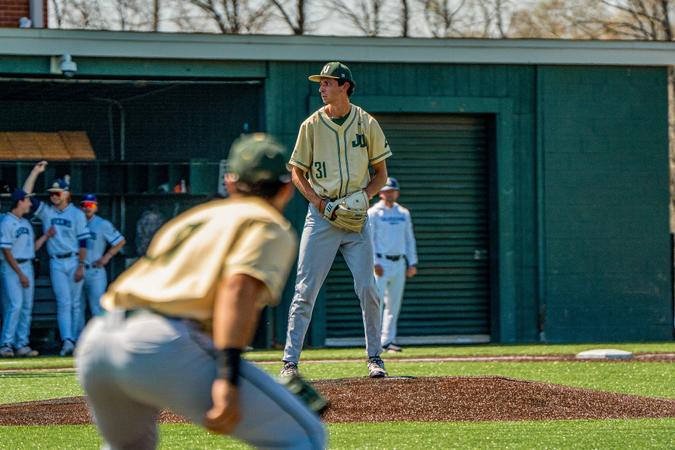 JU Drops Series Finale to Queens, 4-3