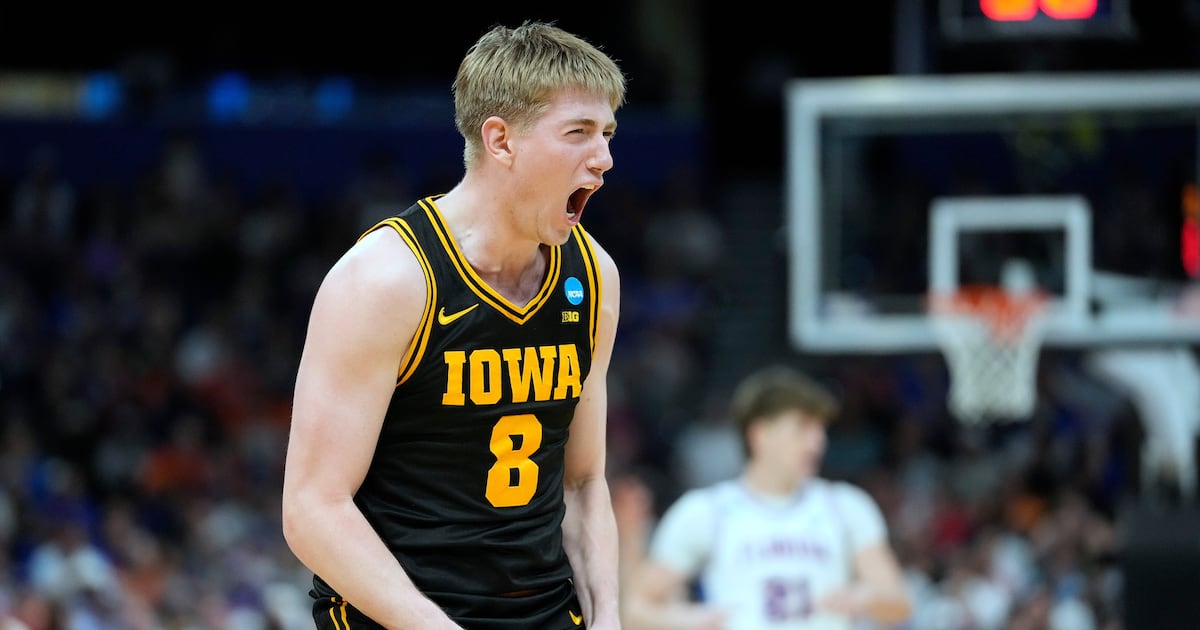 Iowa beats No. 1 seed and defending champ Florida in March Madness on Folgueiras’ 3 in final seconds