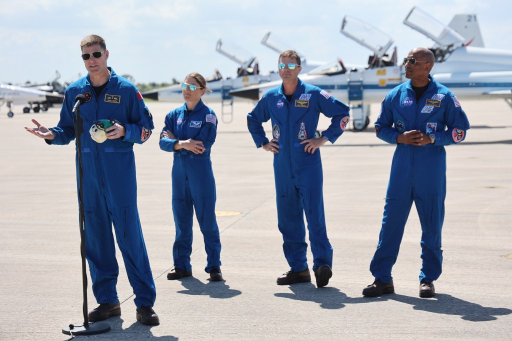Artemis II astronauts arrive at Kennedy Space Center ahead of next week’s launch – Orlando Sentinel