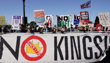 No Kings Demonstrators Protest Trump Across the Country – Mother Jones
