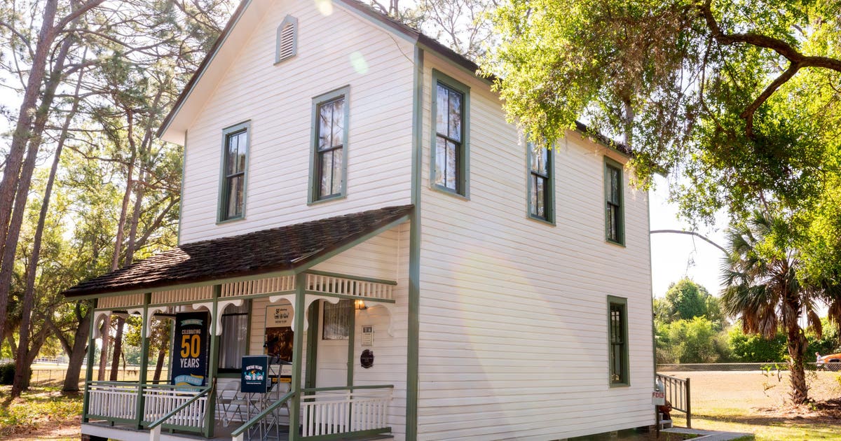 Two homes in Heritage Village become historic landmarks