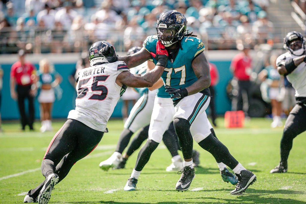 Jaguars Will Pick Up RT Anton Harrison's Fifth-Year Option