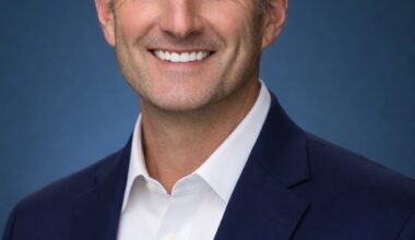 Scott Eoff has received the distinguished RE/MAX Chairman’s Club Award, presented to high-achieving agents for their trust, professionalism and service to buyers and sellers. He also receive two regional awards.