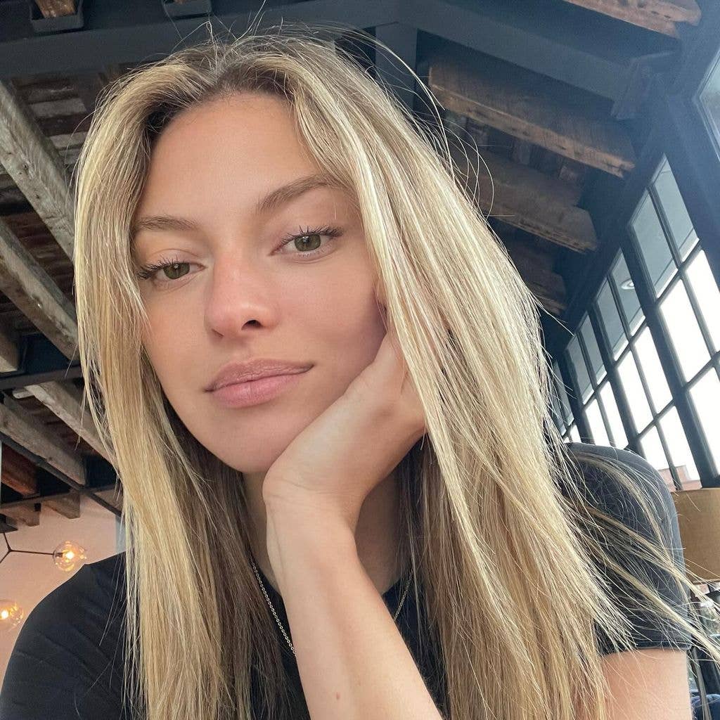 photo of Luisa Laemmel with and on chin