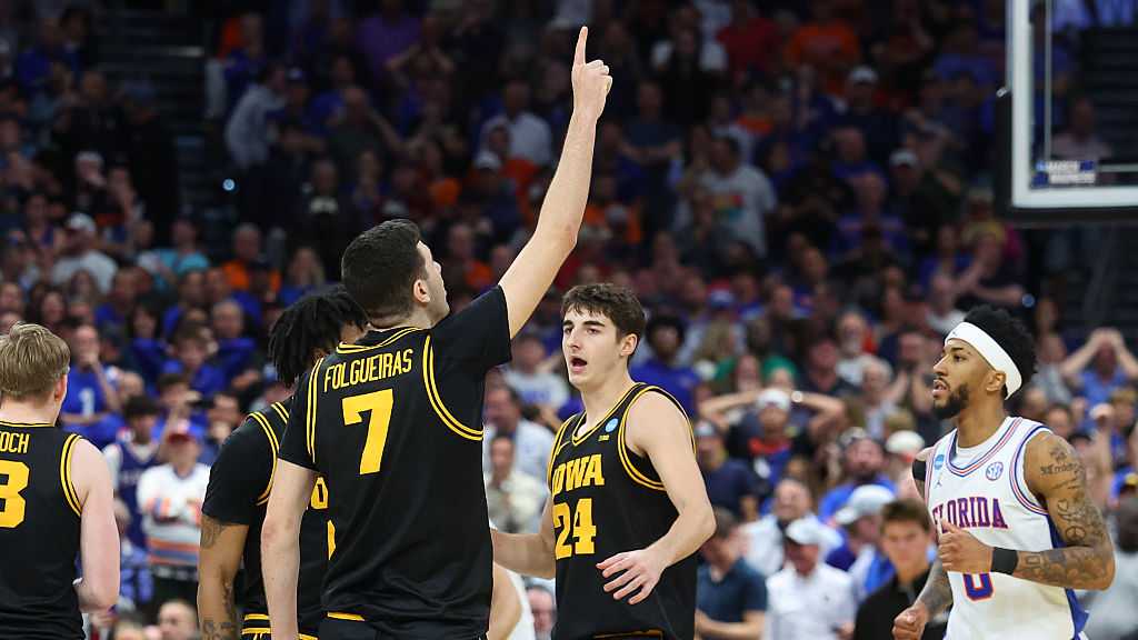 Iowa knocks out top-seeded Florida 73-72