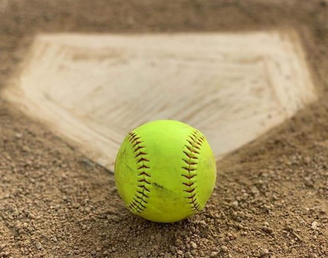 ET SOFTBALL: Ladycats cruise past Jacksonville, 21-2