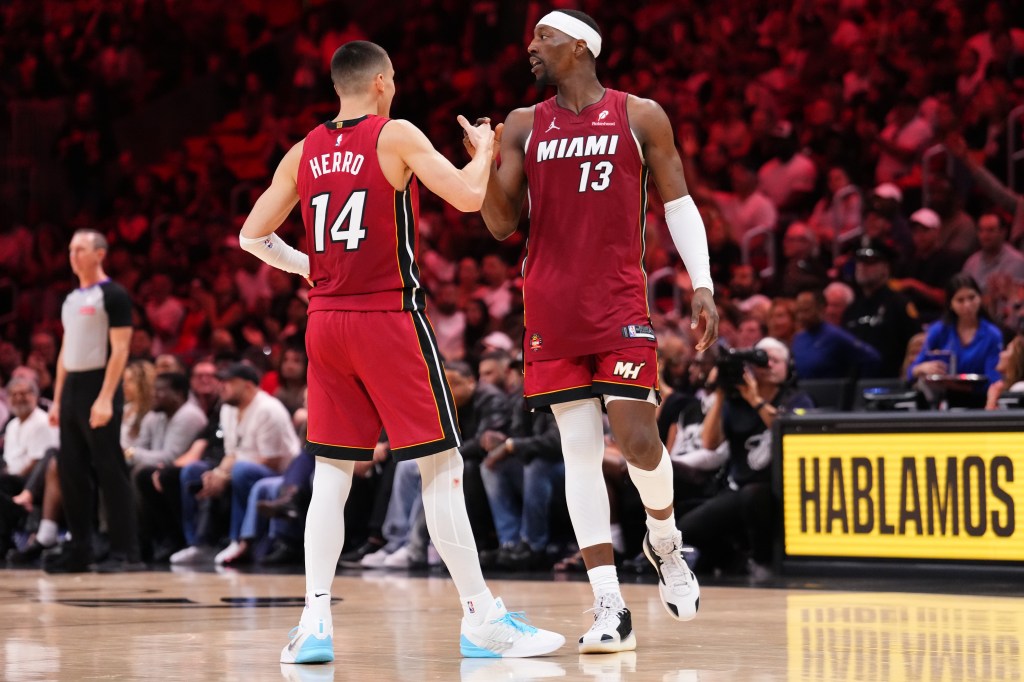 Miami Heat easily take down East-leading Detroit Pistons