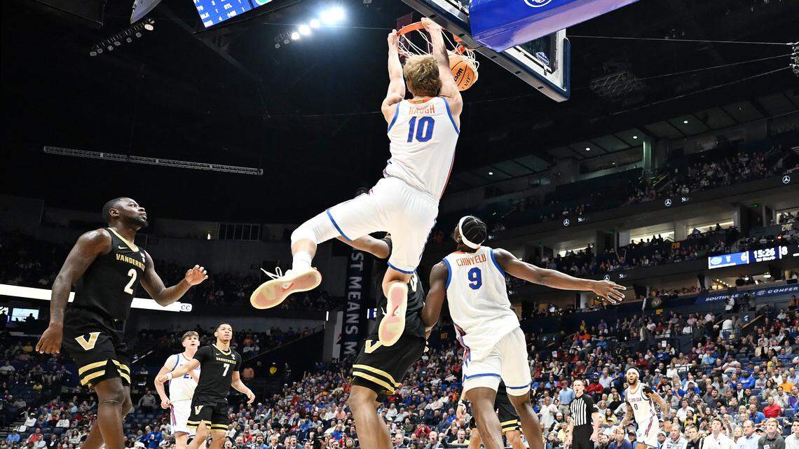 Florida preps for late-night NCAA Tournament opener in Tampa