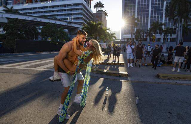 Stewart Crerar and Victoria Hare embrace as they arrive to Ultra Music Festival’s 26th anniversary at Bayfront Park on Saturday, March 28, 2026, in downtown Miami, Fla.