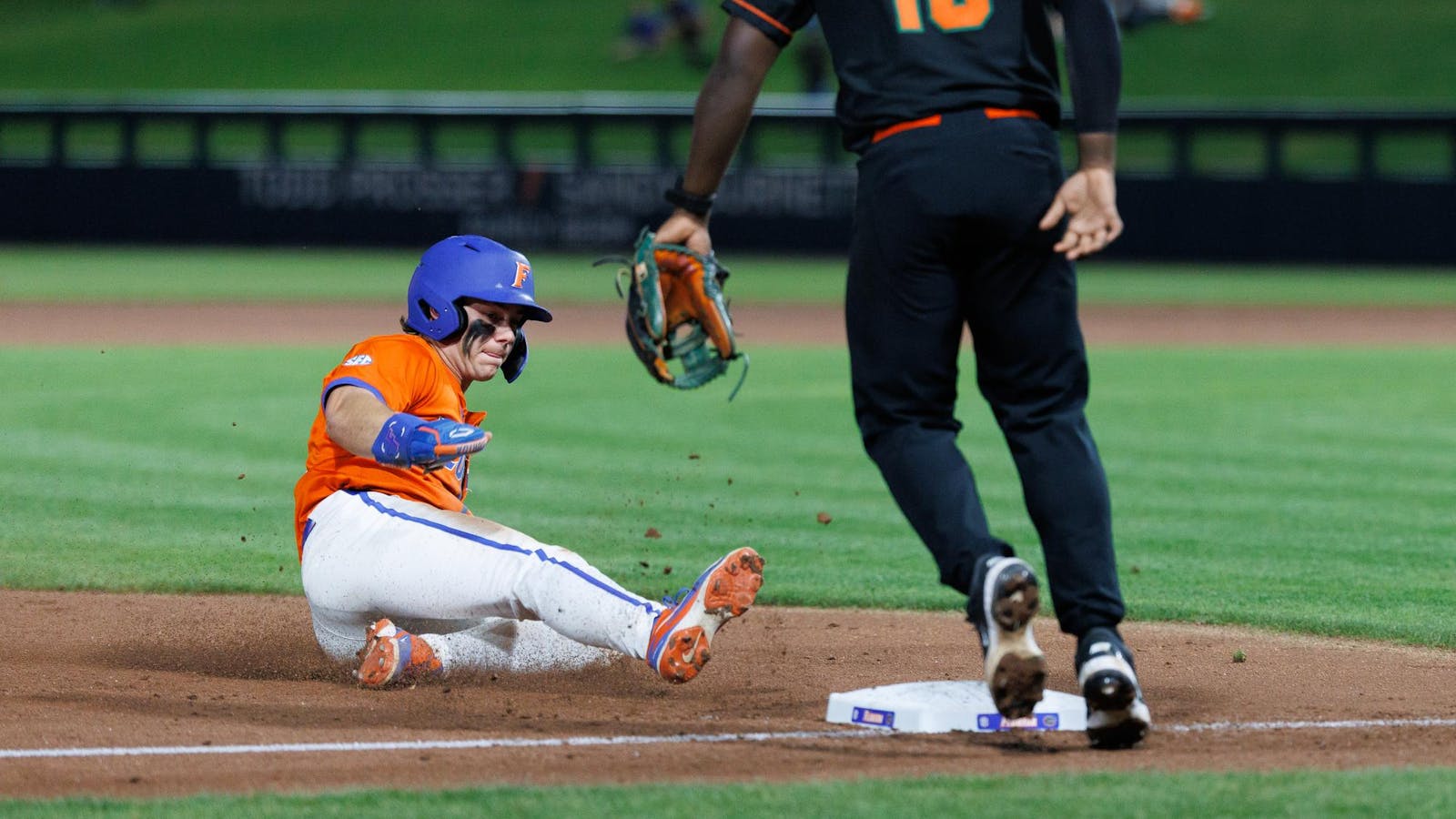 Gators dominate midweek matchup against Stetson