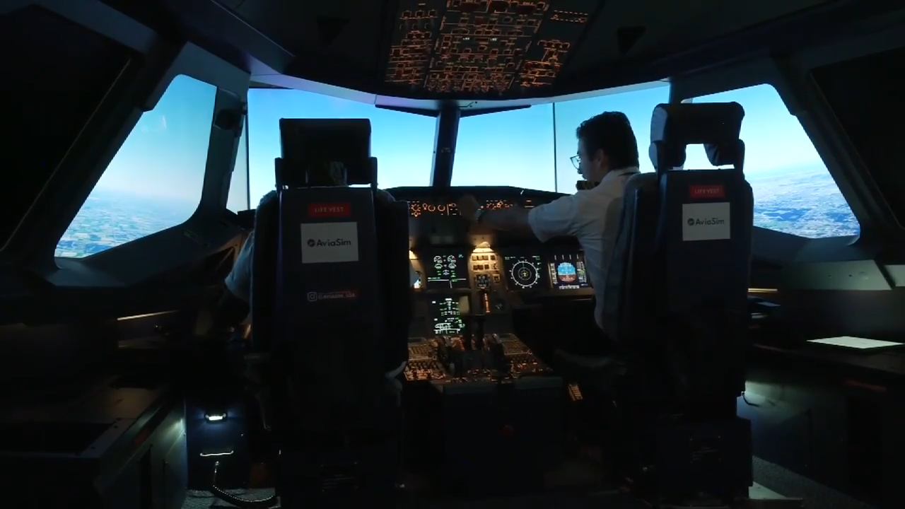 Flight simulator opens in Dania Beach, bringing wonder of flying to customers - WSVN 7News | Miami News, Weather, Sports