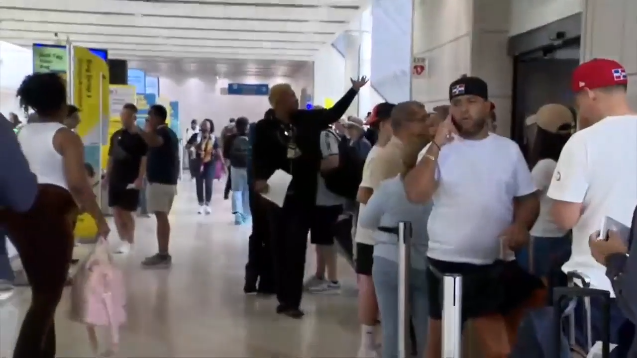 Travelers deal with flight cancellations, delays due to extreme weather across US and partial government shutdown - WSVN 7News | Miami News, Weather, Sports