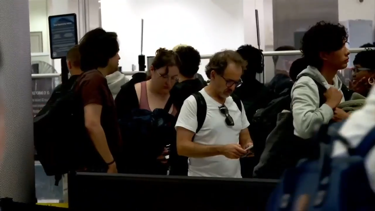 LaGuardia Airport closure in wake of fatal crash causing major delays at MIA and FLL - WSVN 7News | Miami News, Weather, Sports