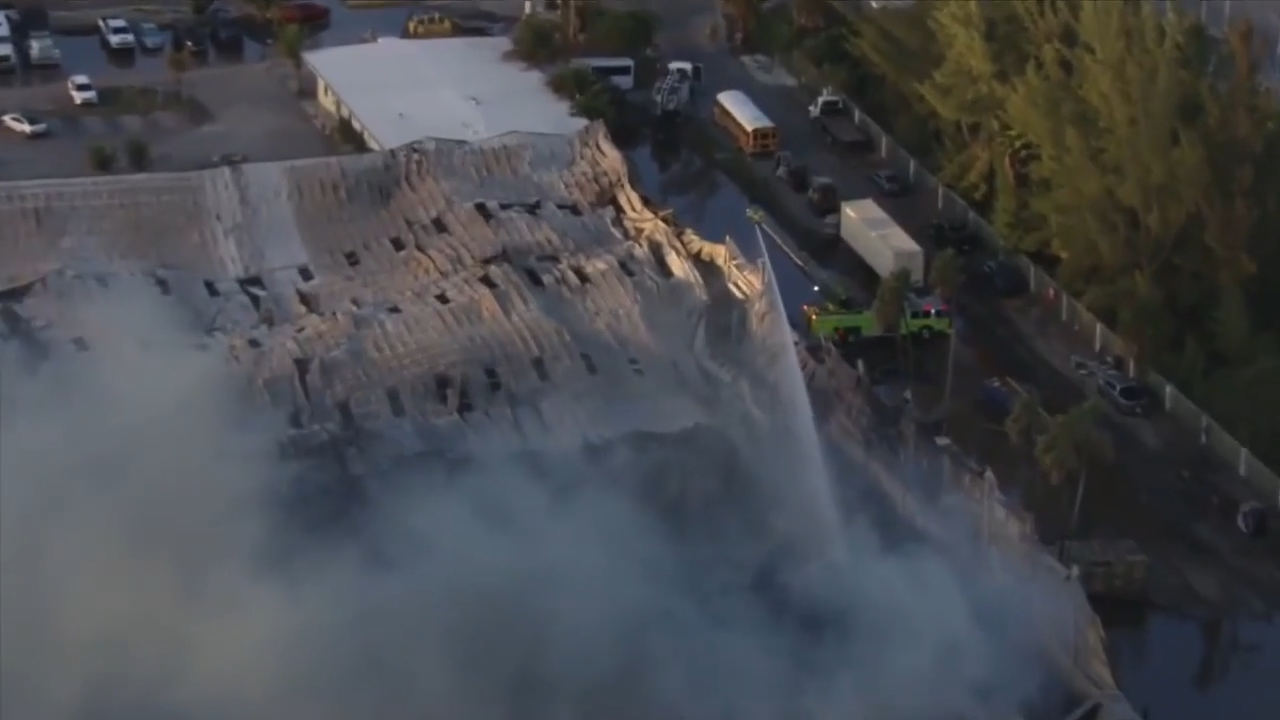 Warehouse fire continues to burn in NW Miami-Dade - WSVN 7News | Miami News, Weather, Sports