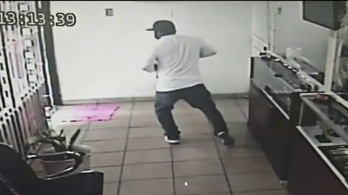 Man and woman arrested in alleged jewelry store thefts in Hialeah – NBC 6 South Florida