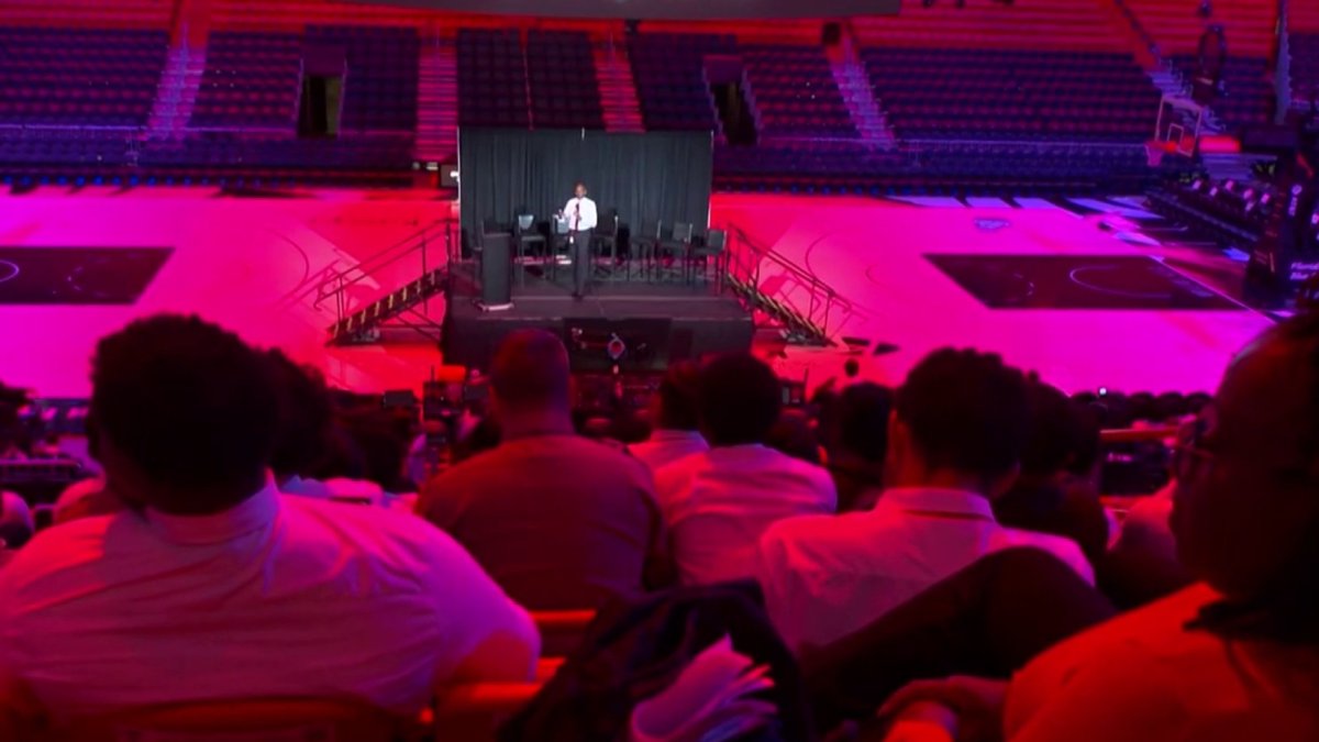 600 Miami-Dade students meet with police for conference at Kaseya Center – NBC 6 South Florida