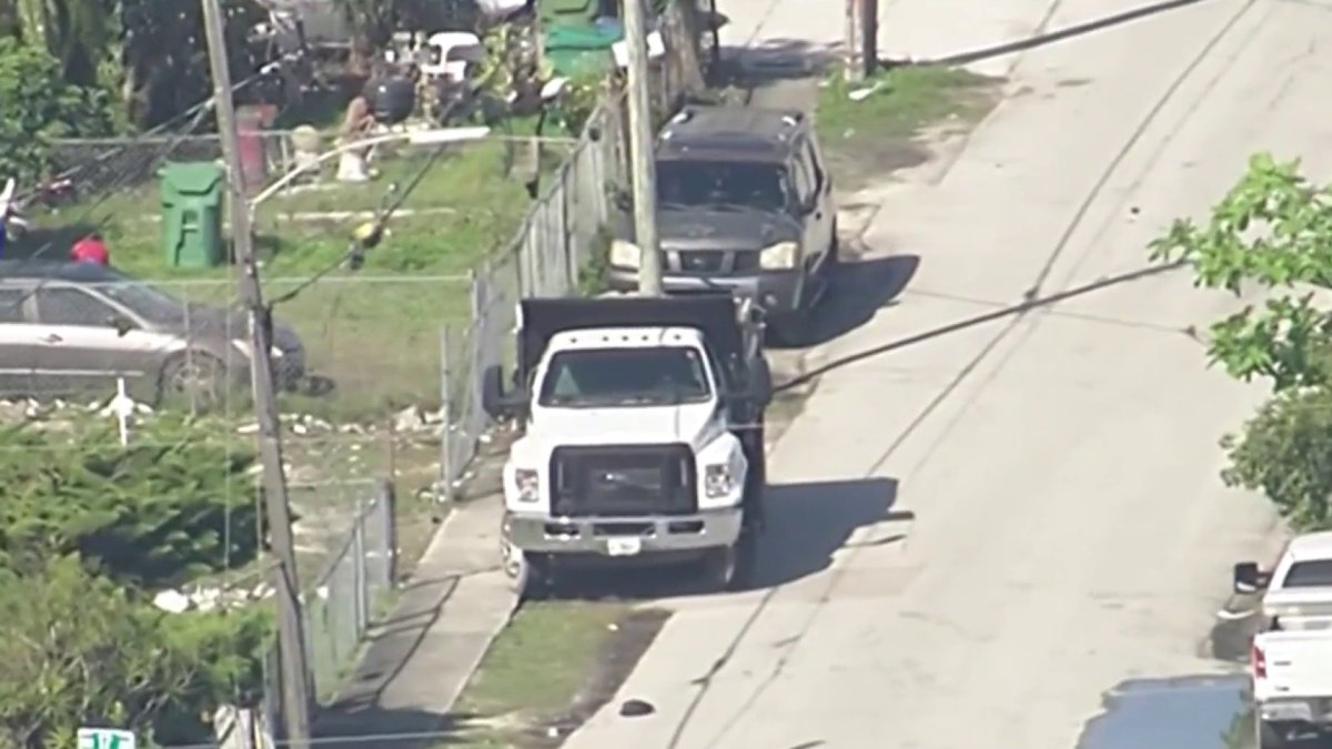 Suspect who fled on foot after stealing dump truck in Miami in custody, police say – NBC 6 South Florida