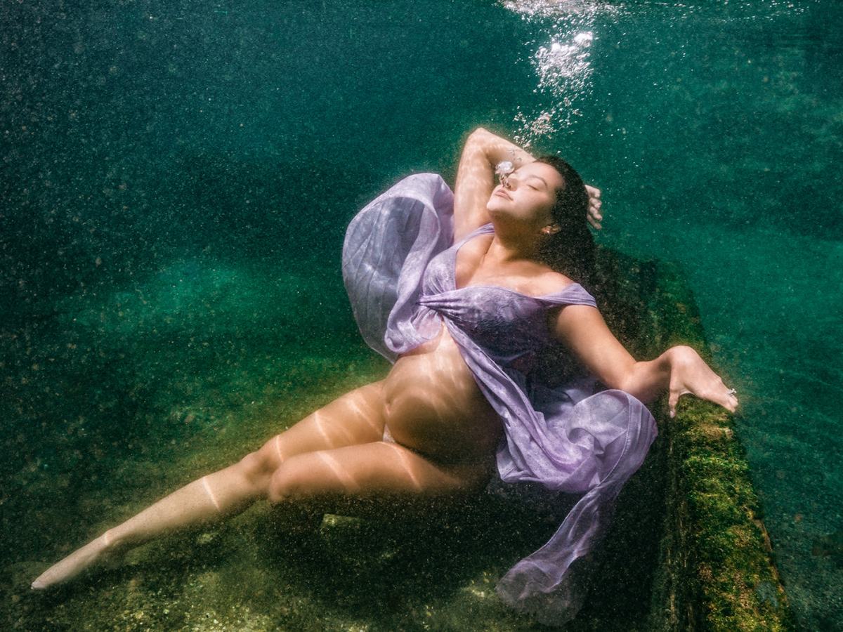 Tampa photographer turns backyard spring into underwater portrait studio