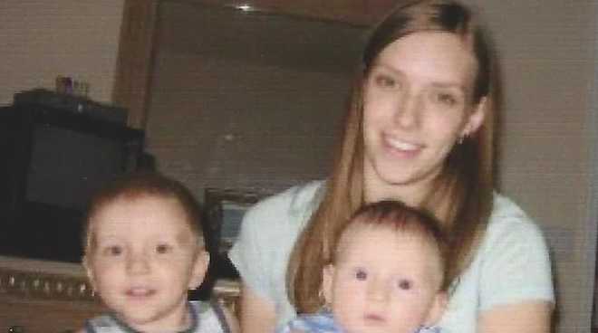 Photo of Denise Amber Lee with her two sons Denise Amber Lee's family reacts to the signing of the death warrant for her killer