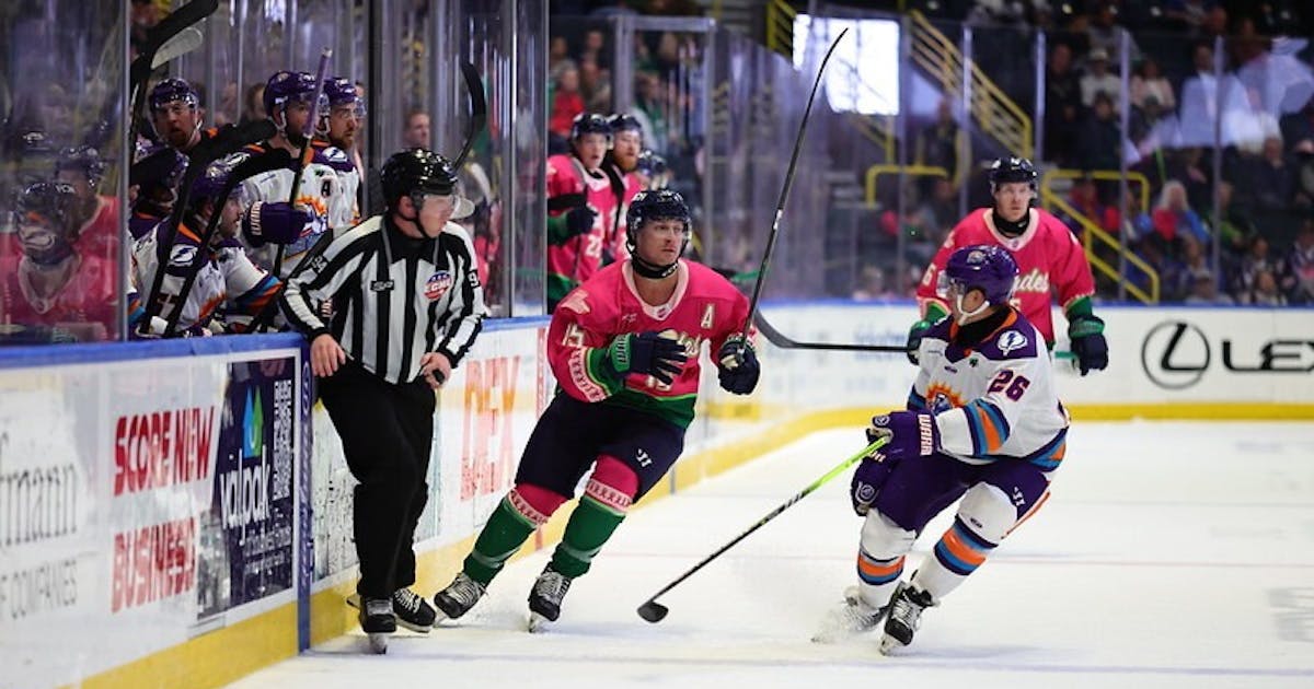 Florida Everblades | Sambrook's Late Goal Lifts Florida to Ninth Straight Win 2-1