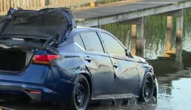 Submerged vehicle pulled from lake in Orlando