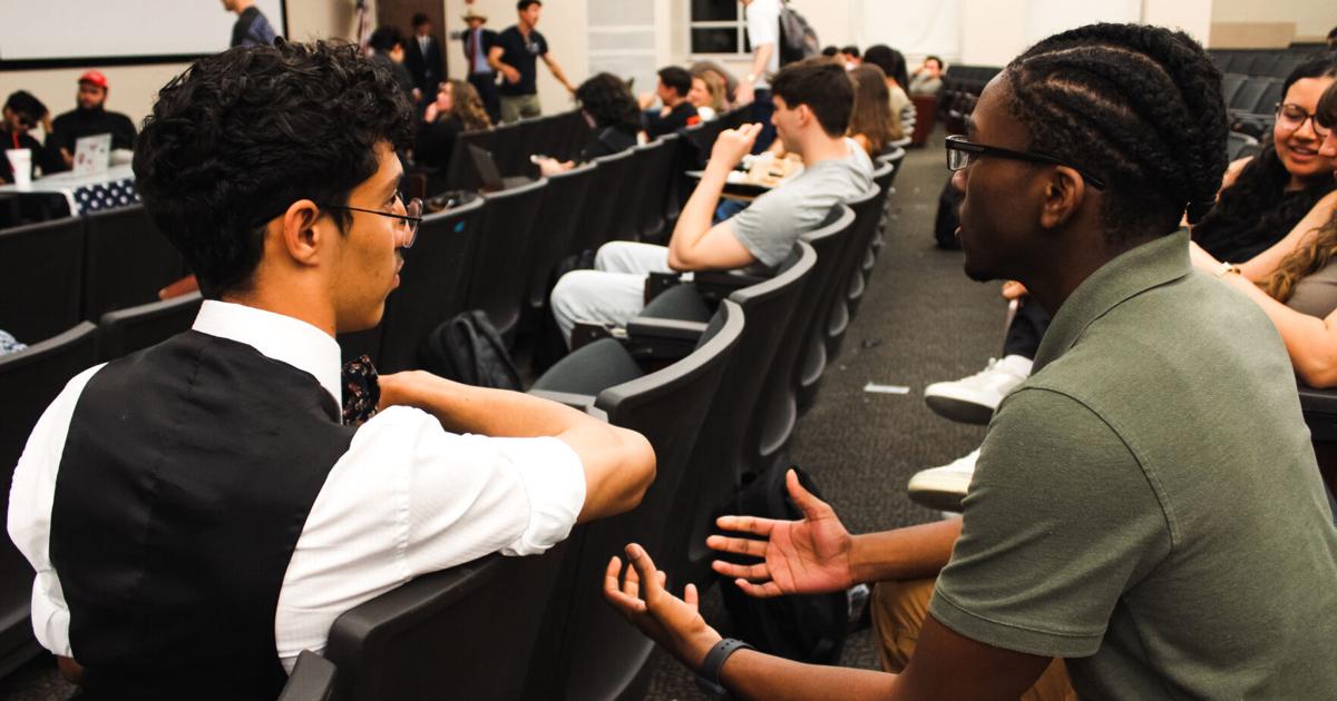 GALLERY: Opposing political organizations tackle global issues at student-led debate | Multimedia