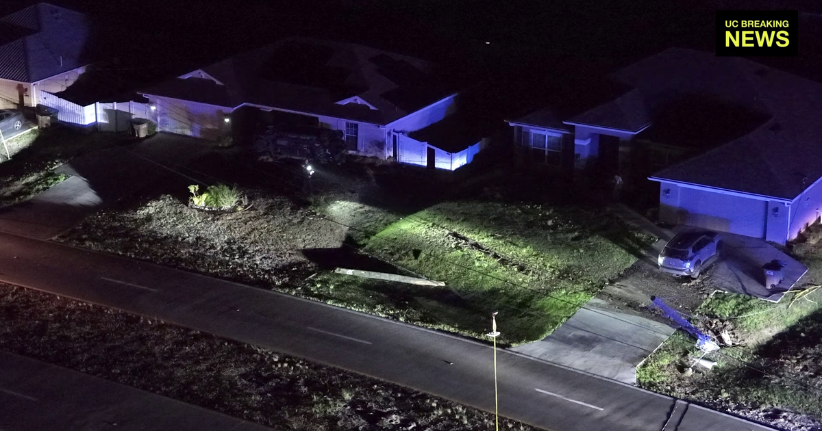 Driver causes power outage after crashing into pole | Lee County