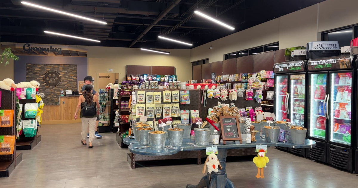 Estero cafe closure sparks community support and new ideas for future use | Lee County