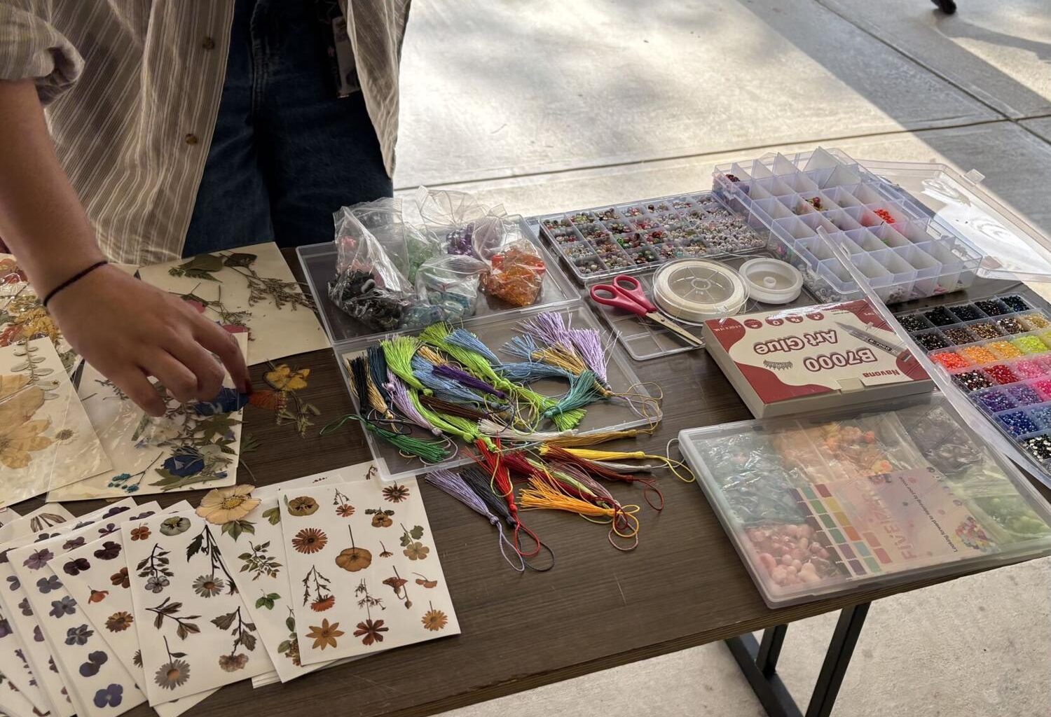 Bookmark bar offers cozy, creative space for book-loving students | Life