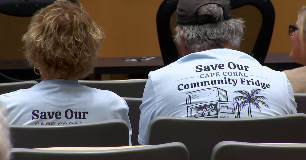 Cape Coral fridge supporters rally for free pantry hit with violation | Lee County