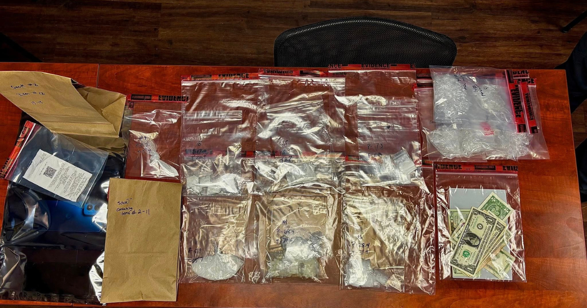 Fort Myers man caught with fentanyl, crack cocaine after texting while driving | Lee County