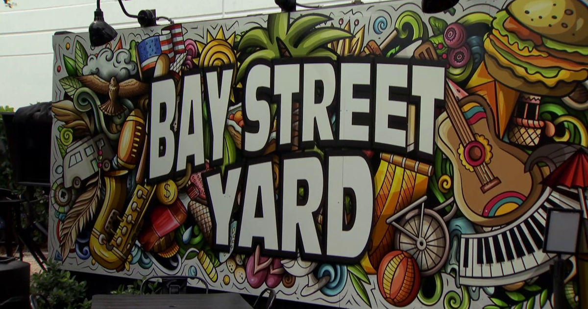 Fort Myers music fans dance through rain at Bay Street Yard's Country Fest | Lee County