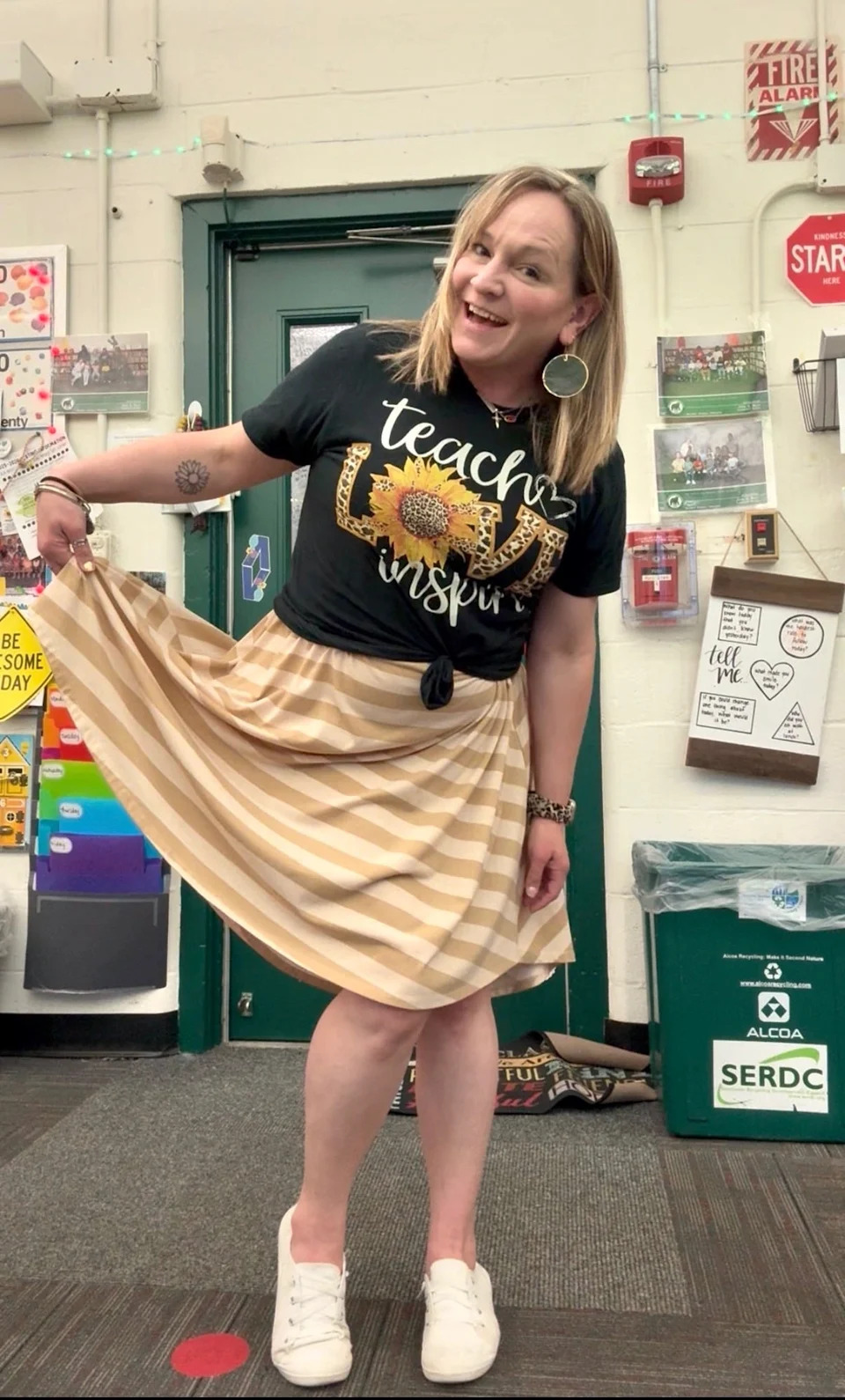 Rebecca Bertoch is advancing in the America’s Favorite Teacher contest, which includes a $25,000 prize and trip to Hawaii.