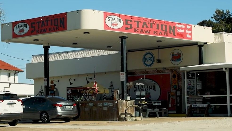 {p}The family-owned Station Raw Bar is housed in a converted vintage gas station, which was also owned by the Pendleton family. (Amazing America){/p}