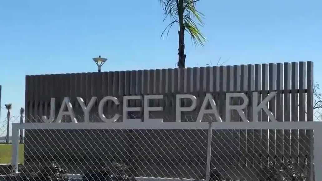 Cape Coral residents debate visibility of Jaycee Park's new entry sign