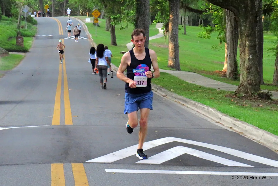Chris O'Kelley leading the Springtime 10K through Myers Park, about 800 meters from the finish of the race.