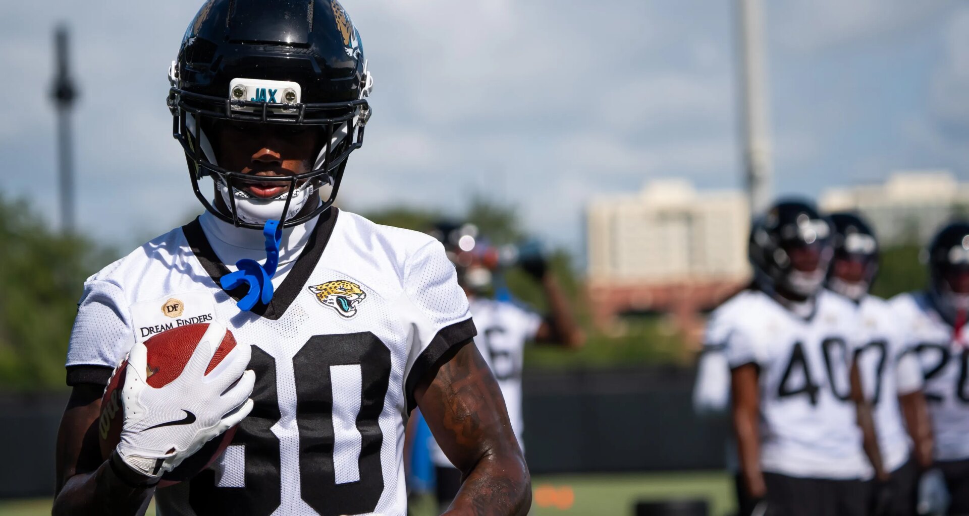 Jacksonville Jaguars re-sign CB Montaric Brown