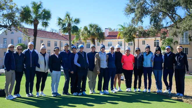 Pros gather for a group picture at the 2026 Citrus Bowl at Mountain Lake.