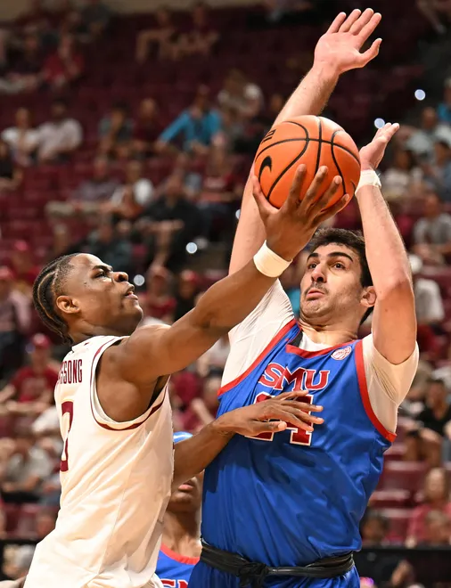 Mar 7, 2026; Tallahassee, Florida, USA; Florida State Seminoles forward Thomas Bassong (3) looks to the net as he is defended by Southern Methodist Mustangs center Samet Yiğitoğlu (24) during the second half at Donald L. Tucker Center. Mandatory Credit: Melina Myers-Imagn Images