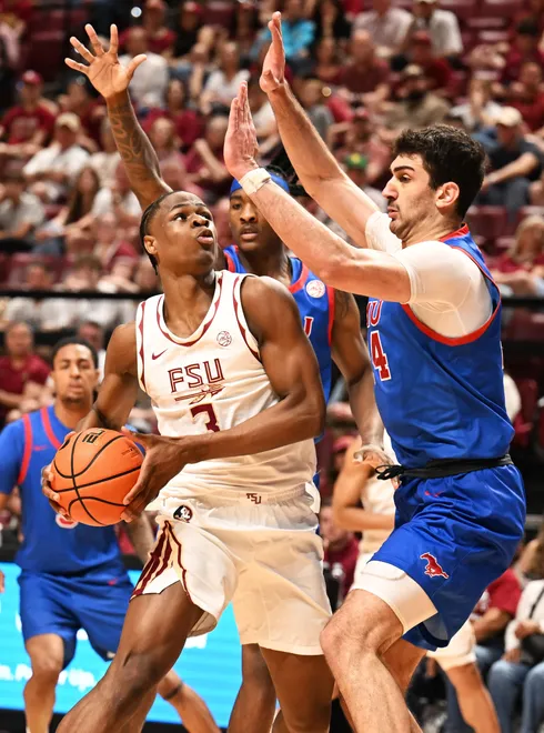 Mar 7, 2026; Tallahassee, Florida, USA; Florida State Seminoles forward Thomas Bassong (3) looks to the net as he is defended by Southern Methodist Mustangs center Samet Yiğitoğlu (24) during the second half at Donald L. Tucker Center. Mandatory Credit: Melina Myers-Imagn Images