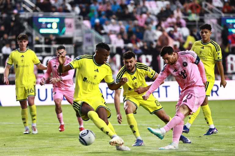 Lionel Messi in action.