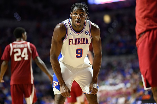 Contrasting frontcourt performances define Arkansas basketball's blowout loss at Florida